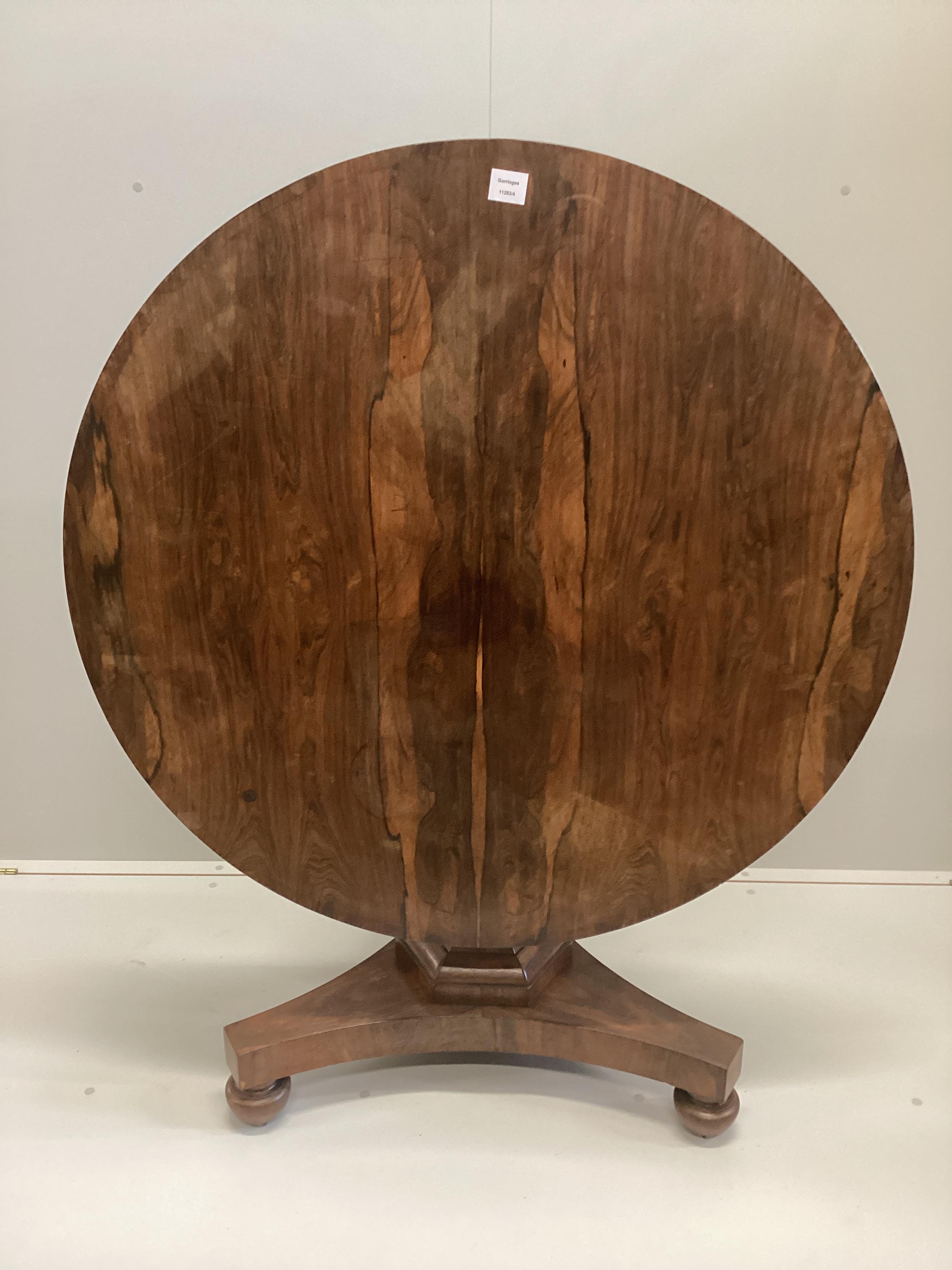 An early Victorian circular rosewood breakfast table, width 107cm, height 74cm
